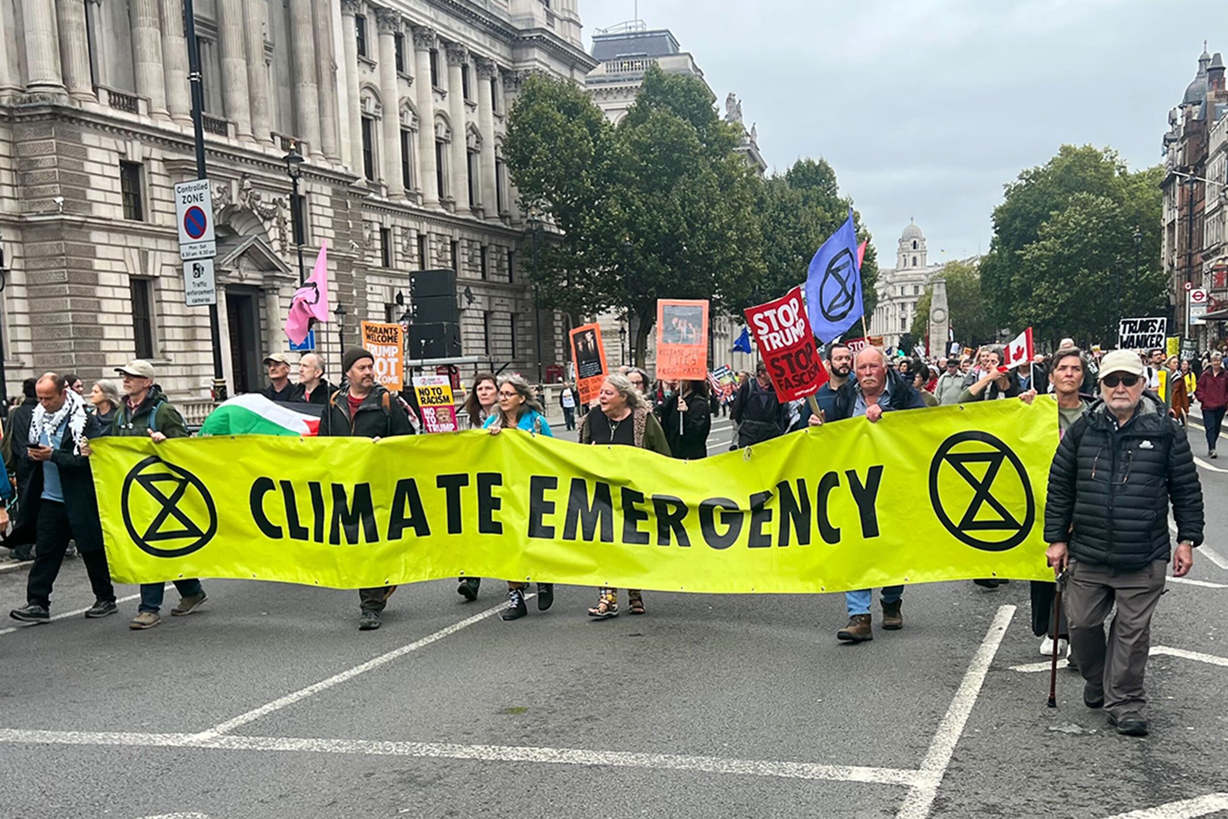 Anti-Trump-Demonstranten zielen auf einen "naiven" US-UK AI Deal